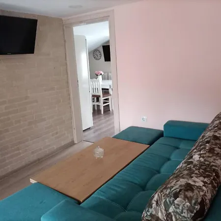 за гости делоре Сърница