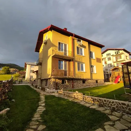 за гости делоре Апартамент *