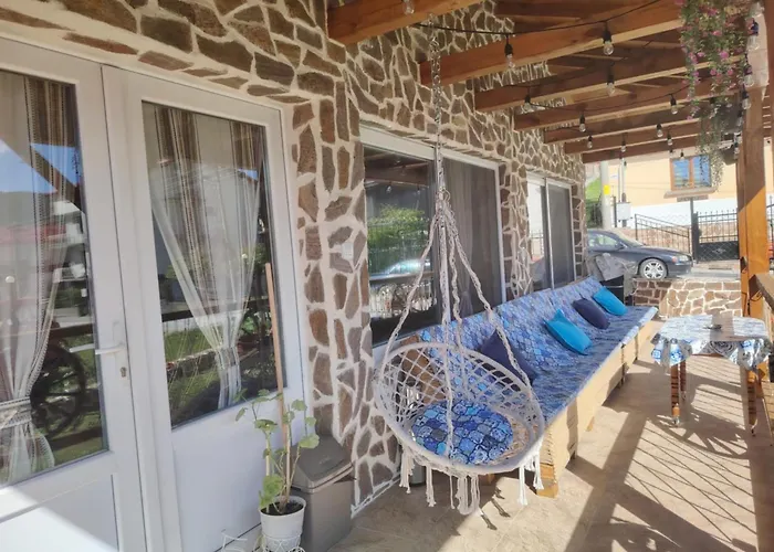 делоре Apartman *